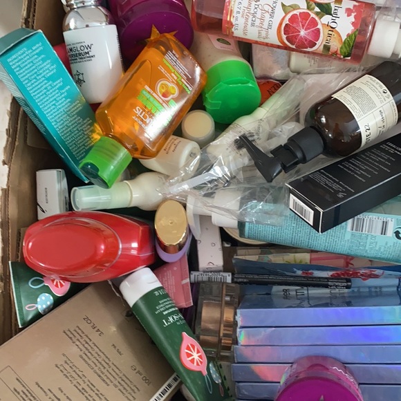 2 Boxes of everything - Picture 5 of 5